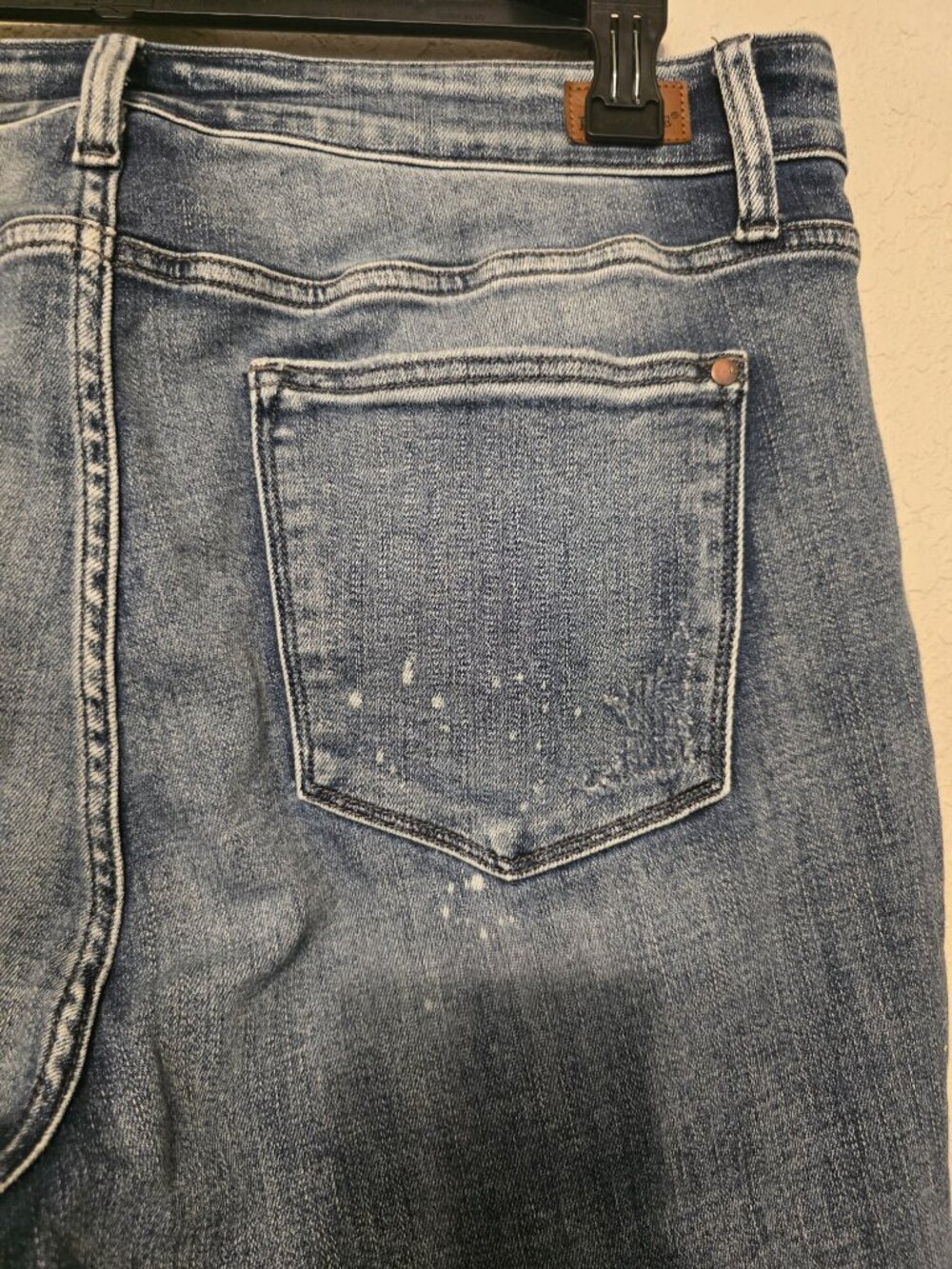 Judy Blue Boyfriend Jeans Size 18 Bleach Splash Distressed JB82169LT Like NEW - Picture 6 of 6